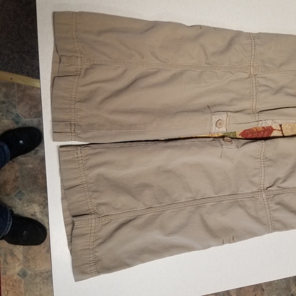 Abercrombie Capris - Size M - Picture 4 of 10